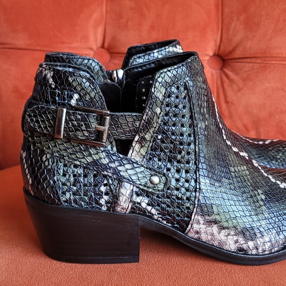 VINCE CAMUTO Women Pamma Ankle Boots Size 6.5 - Picture 2 of 12